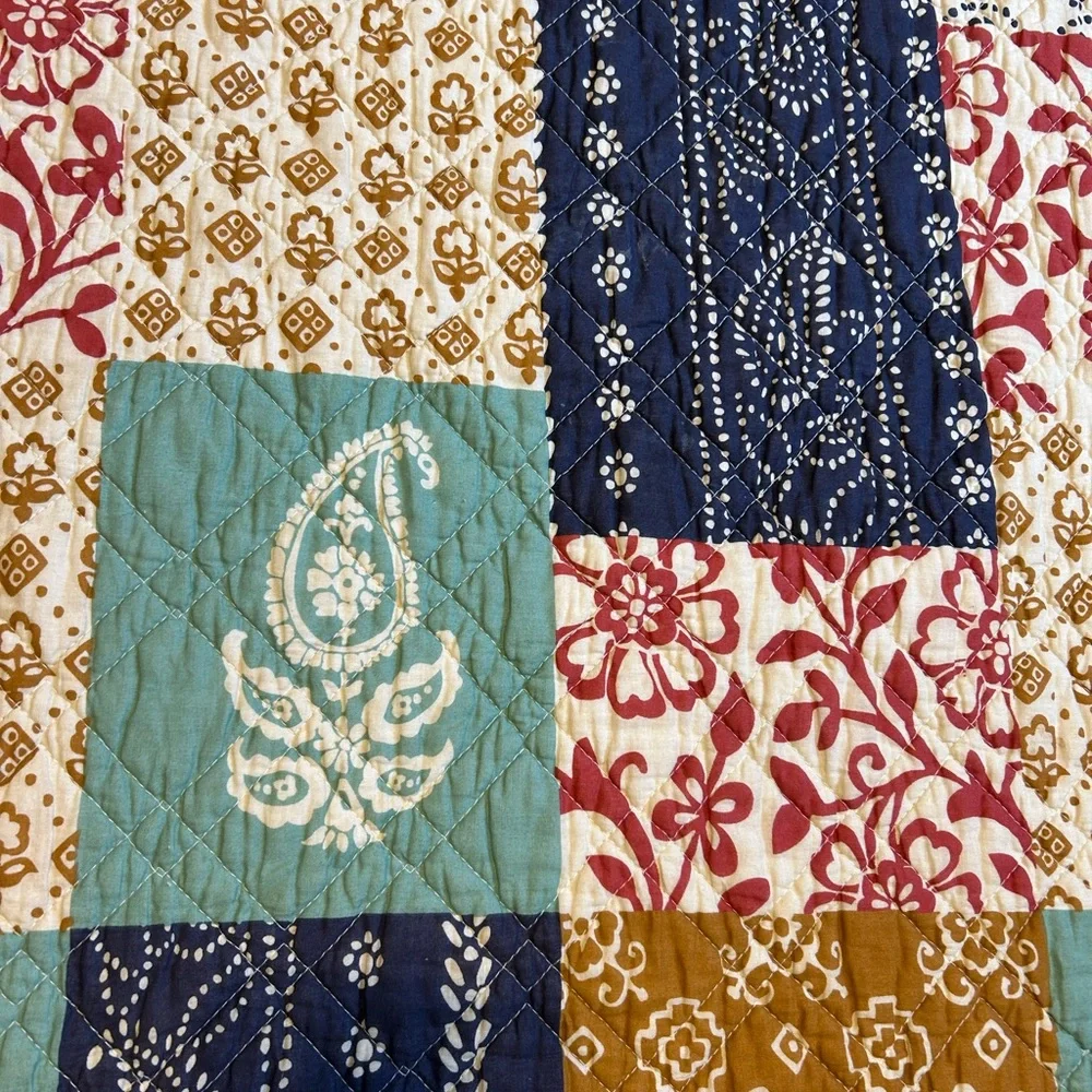 Levtex Home Jasmine Full‎ Patchwork Quilt with Matching Pillow Shams